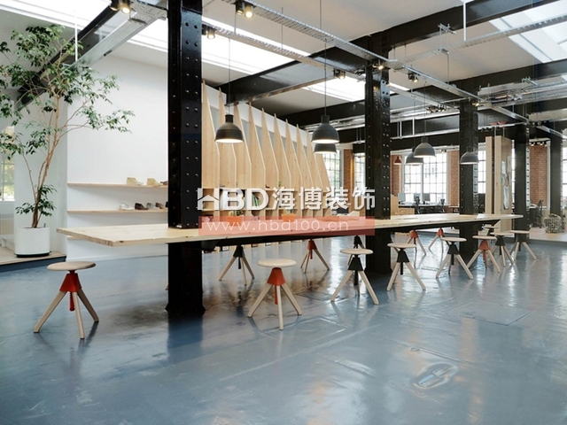 工業(yè)風(fēng)辦公室設(shè)計,辦公室設(shè)計風(fēng)格,服飾公司辦公室設(shè)計,海博裝飾.jpg
